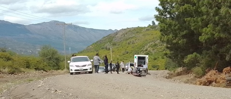 Corcovado: dos motociclistas hospitalizados con múltiples fracturas tras un fuerte impacto