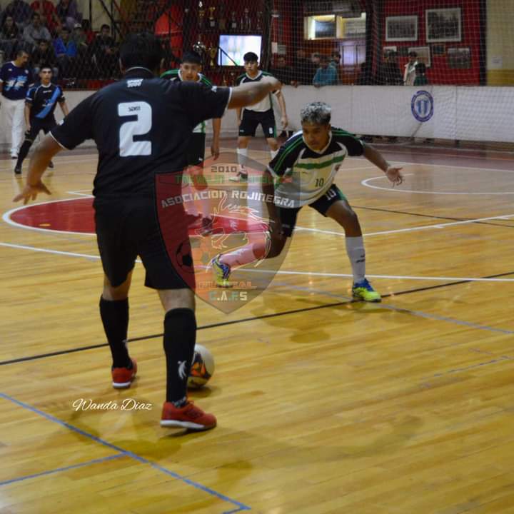 EL GORDO FUTSAL NUEVAMENTE GANO Y SIGUE PRENDIDO EN LA PUNTA