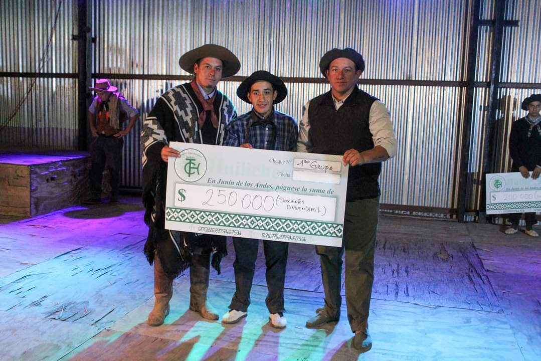 Carlitos Candia 1° en grupa Fiesta Nacional del puestero Junin de los Andes