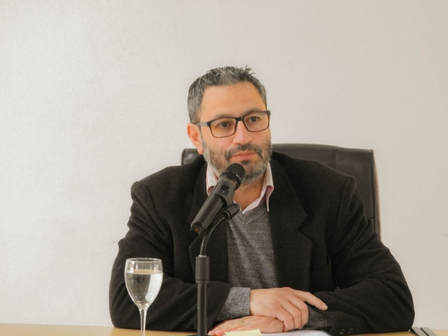 Espinoza pidió que el plan de viviendas de Trevelin “sea entregado exclusivamente a vecinos del lugar”