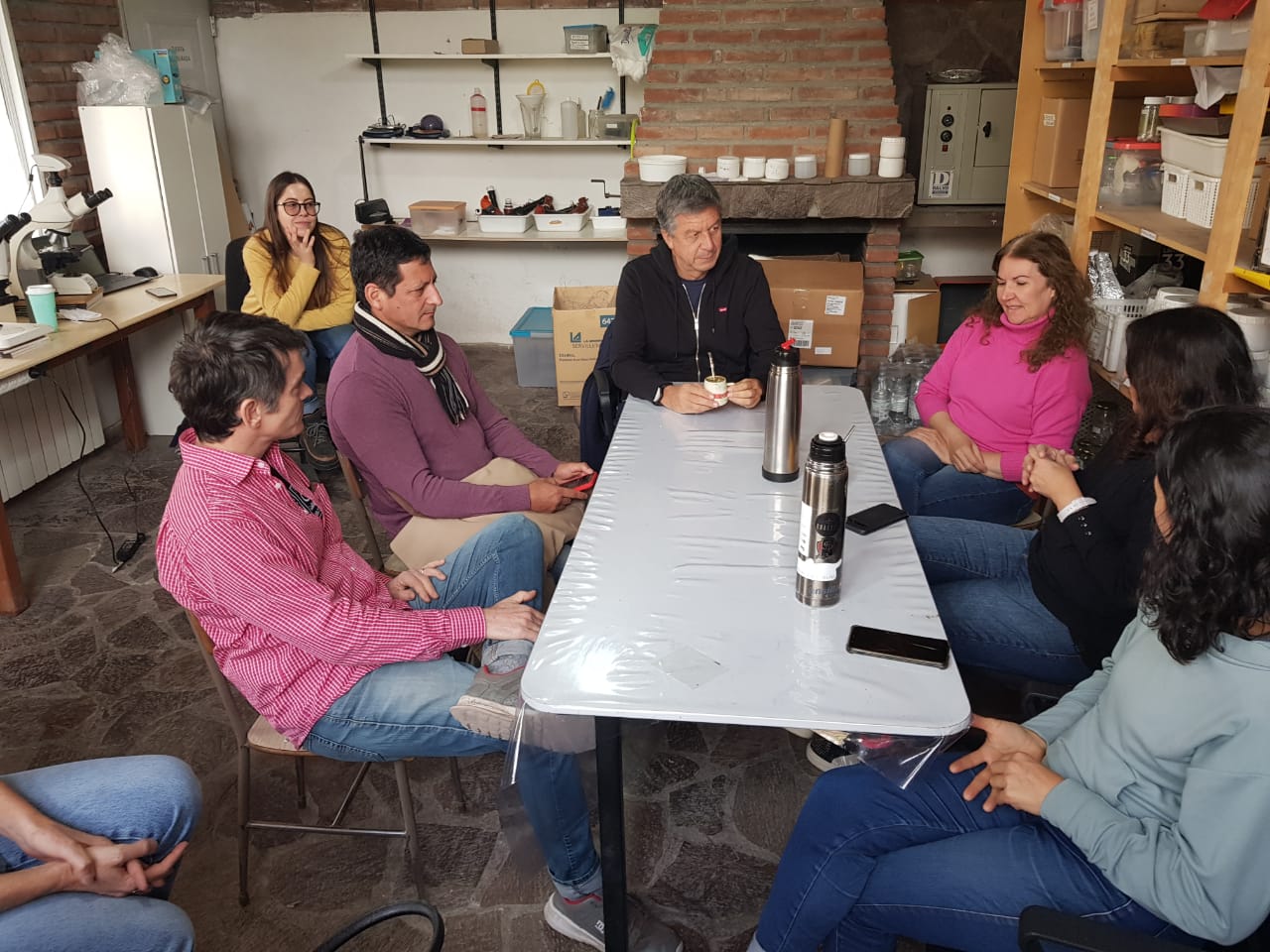 Menna recorrió la obra de ampliación del hospital Esquel y se reunió con científicos del CIEMEP