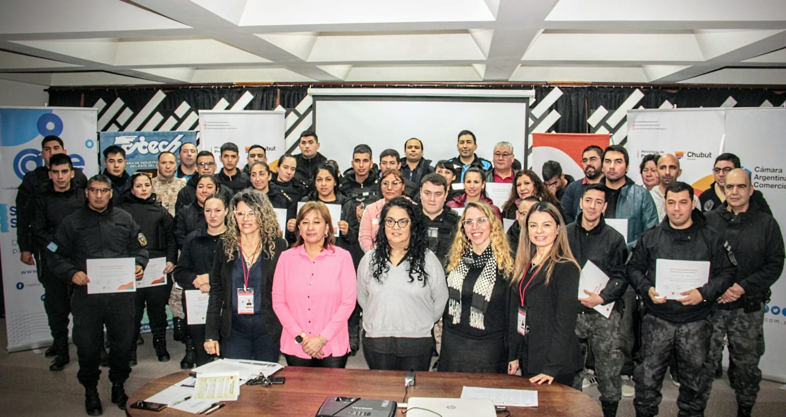 Capacitación de Policía del Chubut en normativas sobre venta y comercialización de mercaderías