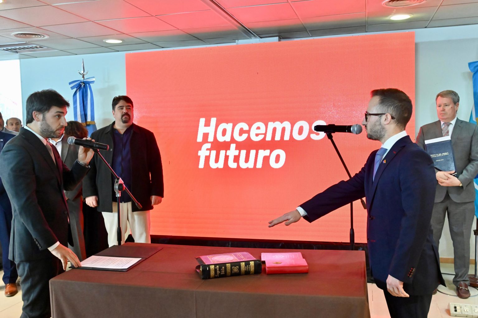 Torres tomó el juramento a los nuevos funcionarios del gabinete provincial