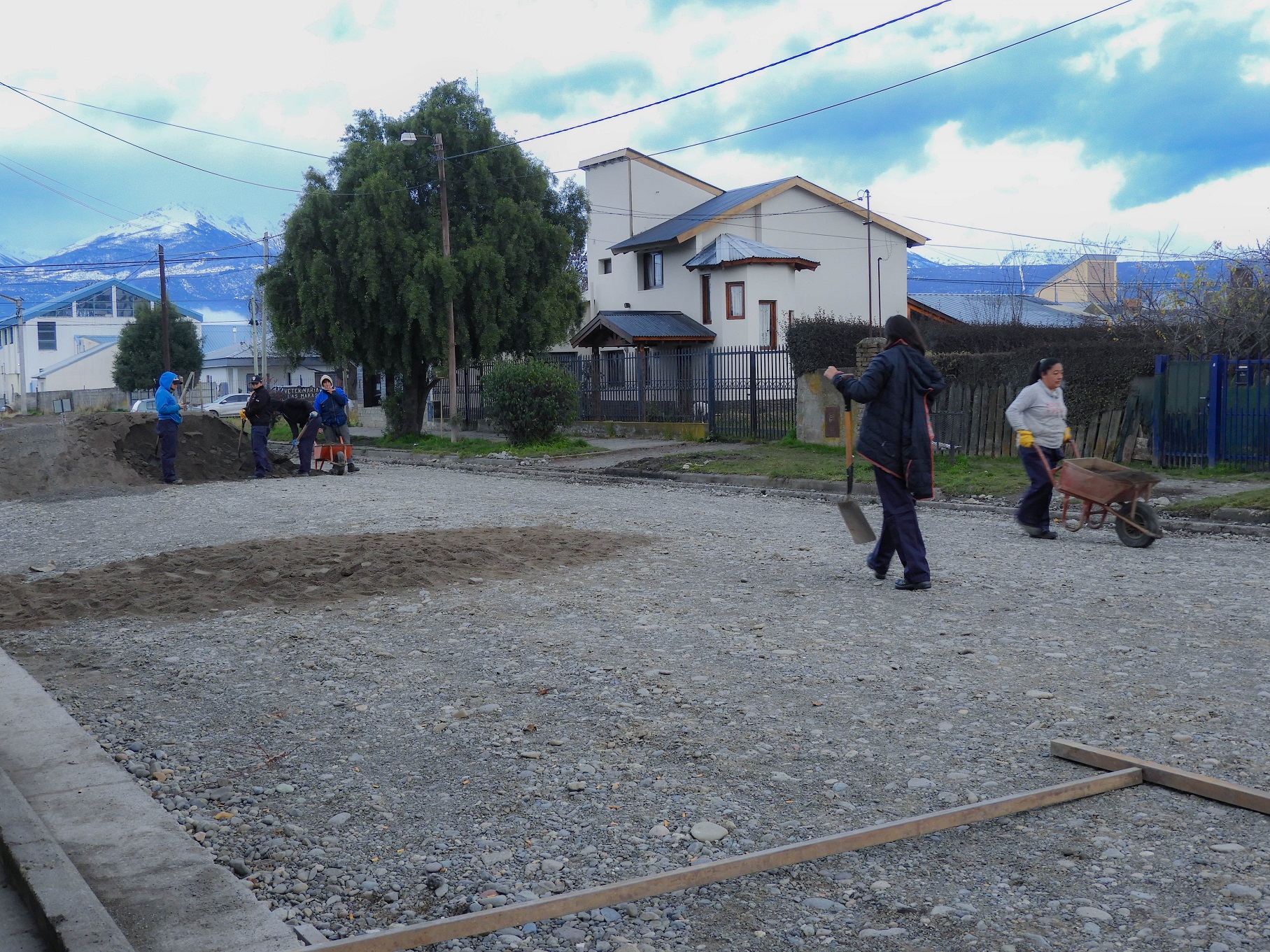 AVANZAN LAS OBRAS DE ADOQUINADO EN LAS CALLES DE TREVELIN