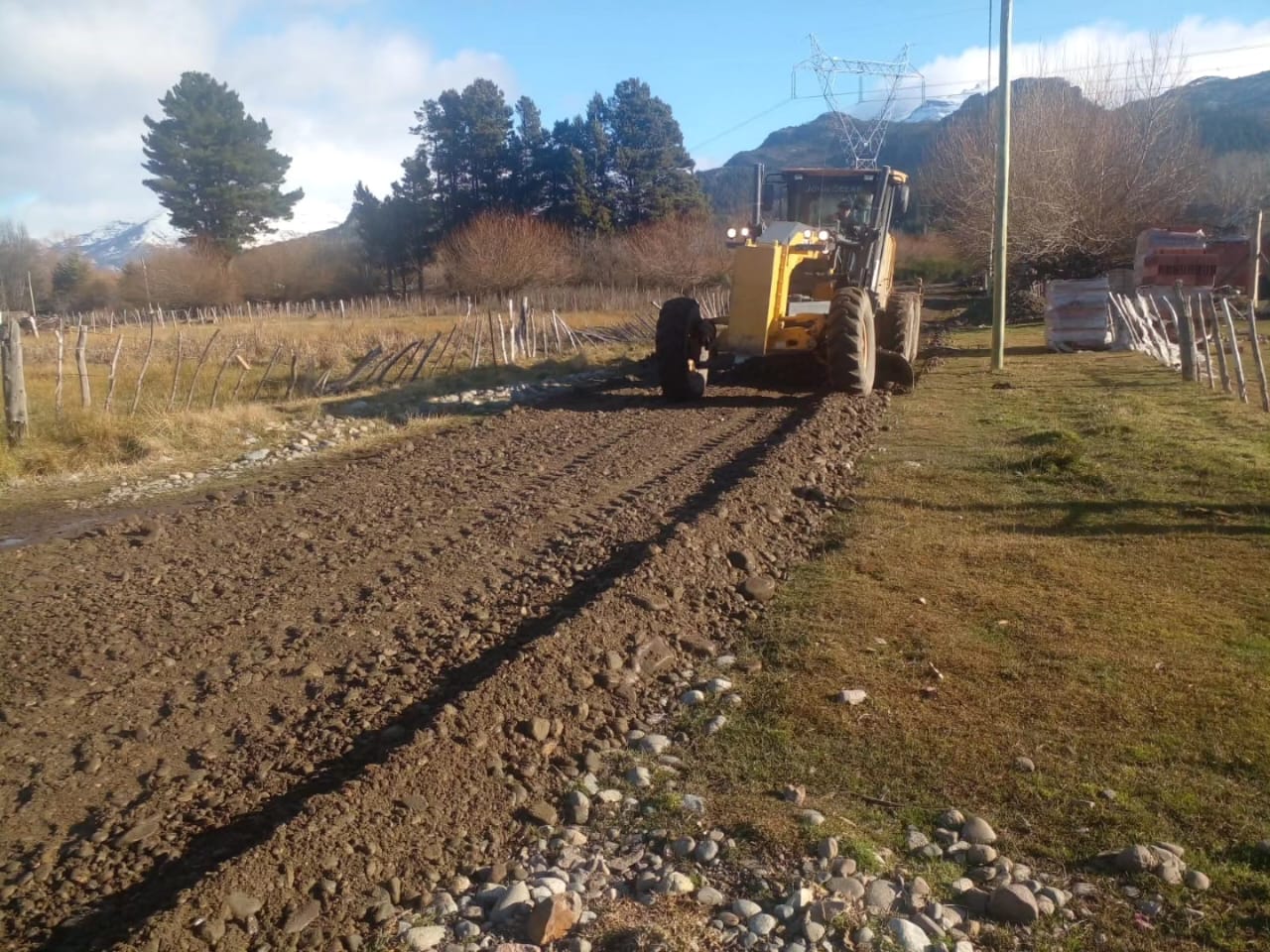 Avanzan con las mejoras de las calles en Aldea Escolar a pesar del clima