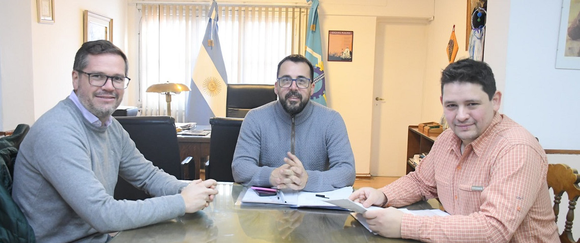 Taccetta firmó convenios con clubes deportivos para el desarrollo de sus actividades