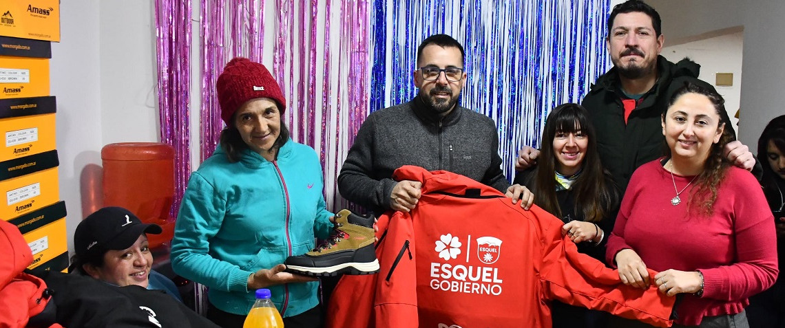 Taccetta hizo entrega de nueva indumentaria para invierno a los empleados del SEM