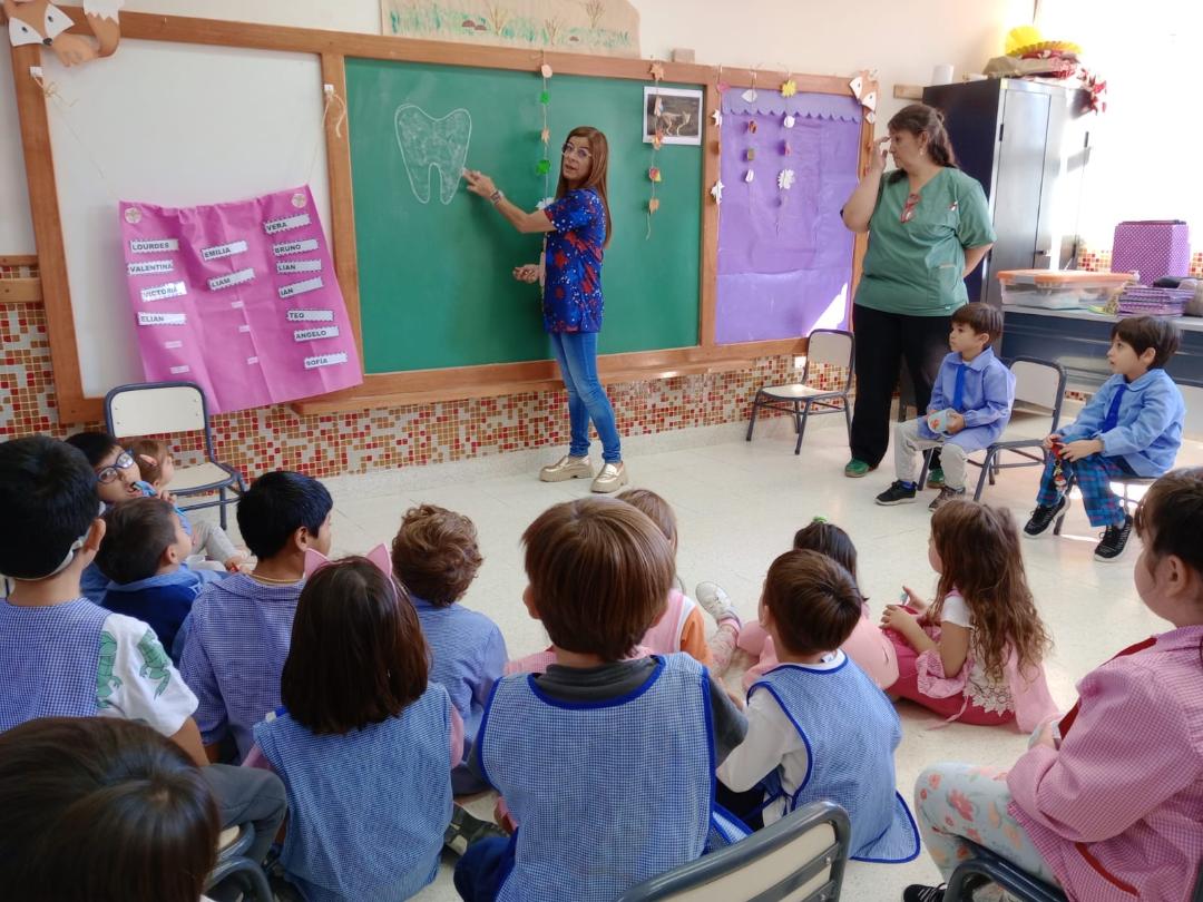 Provincia enseña a estudiantes a ser promotores de salud en la comunidad