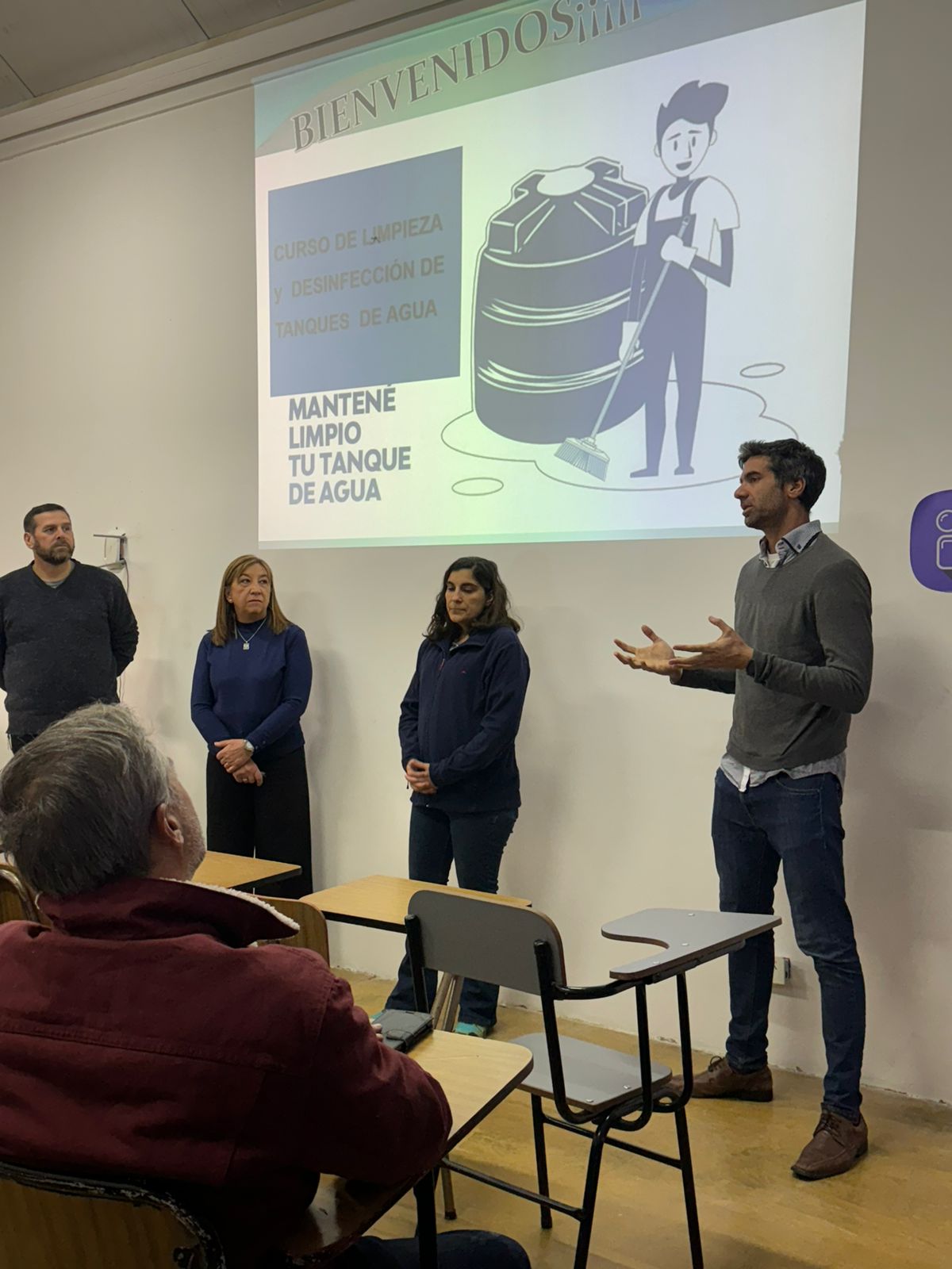 Capacitación de Salud sobre limpieza y desinfección de tanques