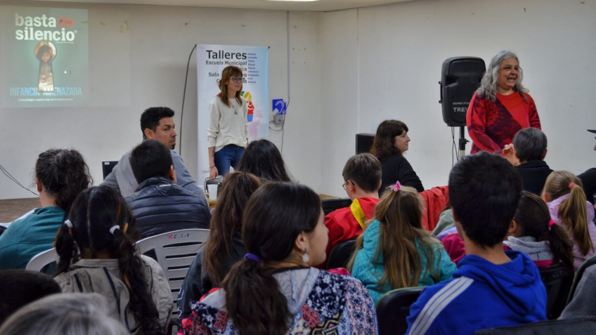 La Municipalidad de Trevelin apoyó la charla-taller «Basta de silencio» sobre prevención de violencia sexual contra niños y adolescentes
