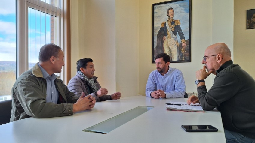 Ingram recibió a la delegación consular de Bolivia