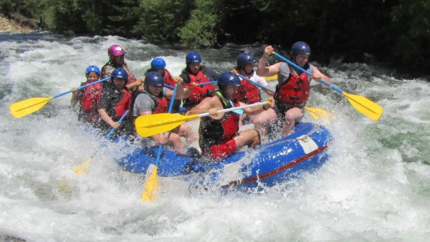 La temporada 2024 de rafting se presentó en el campo de tulipanes
