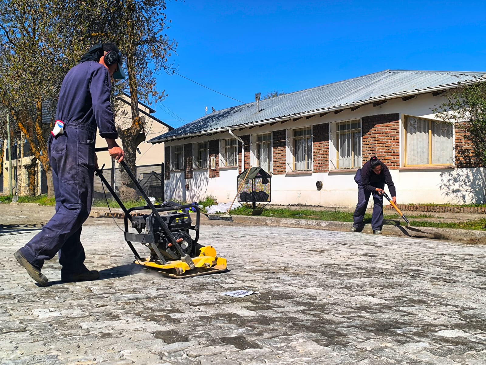 MÁS CALLES ADOQUINADAS EN TREVELIN