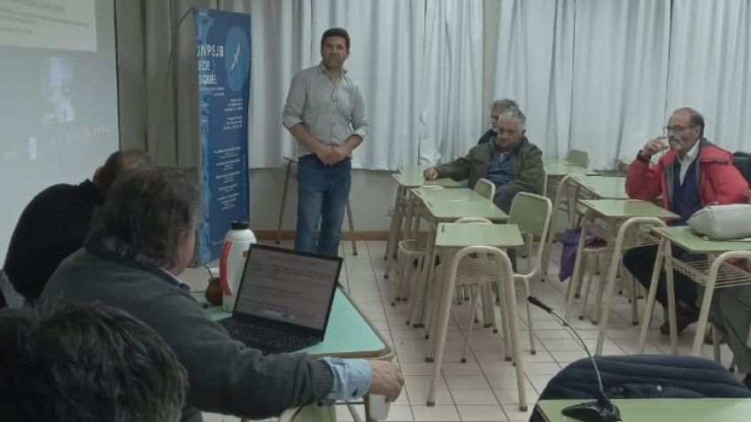 El intendente Ingram asistió a una charla sobre bosques nativos