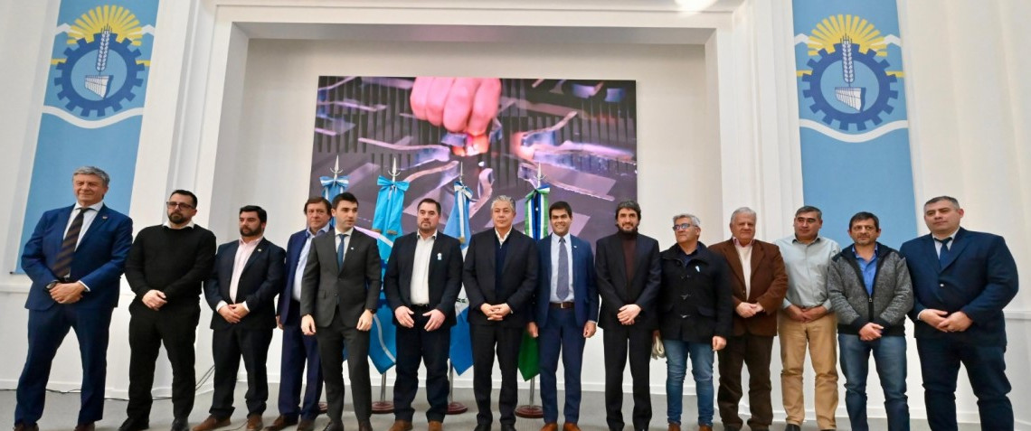 Taccetta y Torres anunciaron obras clave para Esquel: repotenciación del gasoducto y mejoras viales